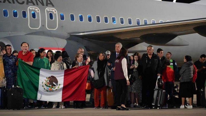 Llega al AIFA primer vuelo con mexicanos provenientes de Israel Línea