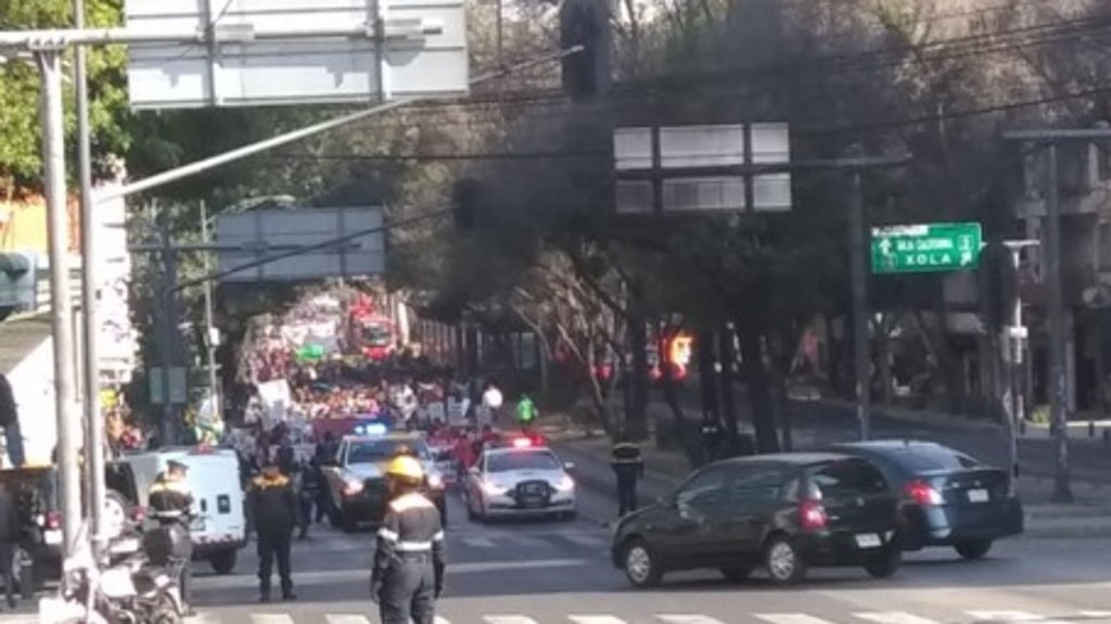 Marchan sobre Insurgentes el SME y deudores de energía eléctrica en CDMX