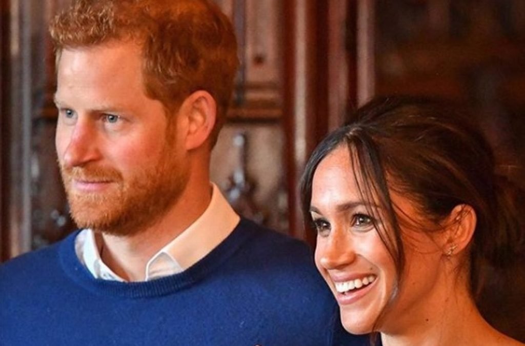 Renuncia de Harry y Megan a la corona británica despierta debate sobre el fin de las monarquías: Politólogo
