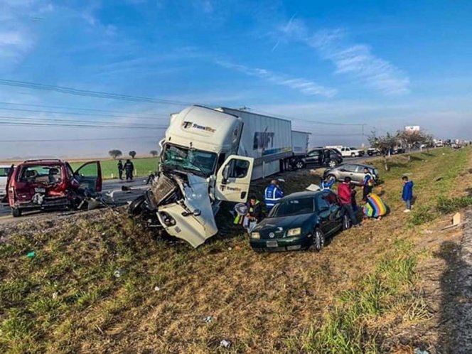Carambola por neblina deja 1 muerto y 18 heridos