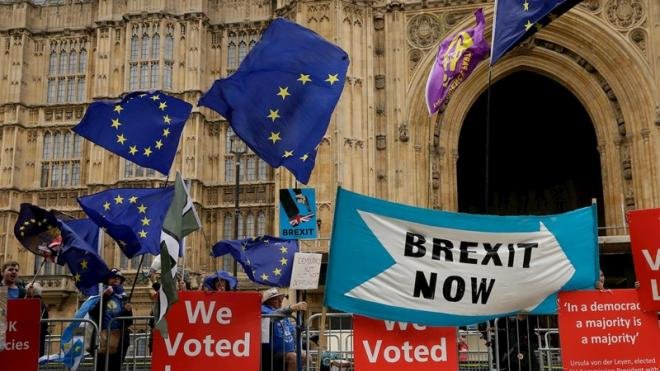 Diputados británicos listos para aprobar acuerdo del Brexit hoy