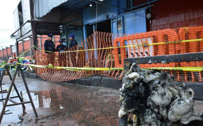 Reubicarán a locatarios afectados por incendio en mercado de Xochimilco