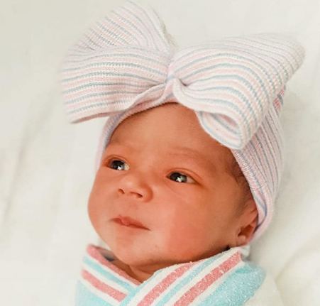 Claudia Álvarez comparte el rostro de su hija recién nacida