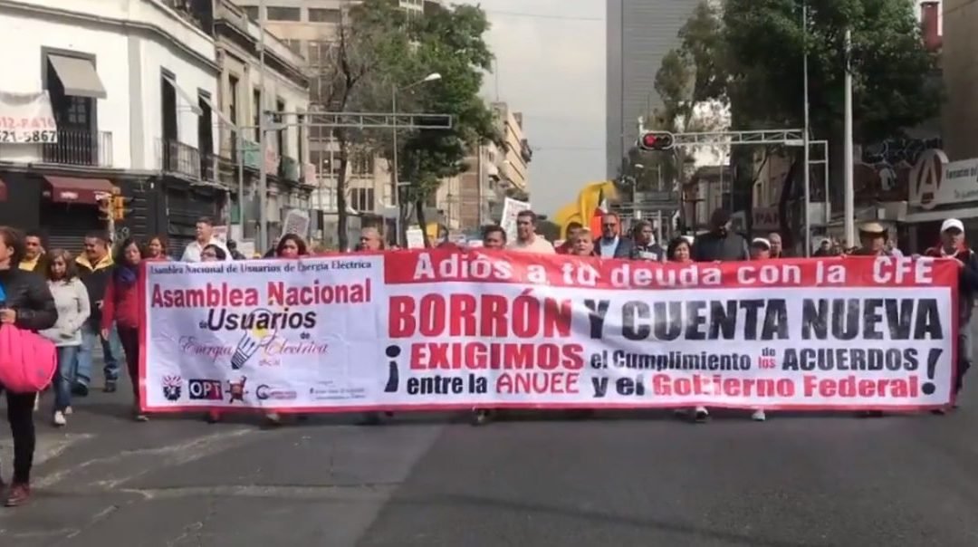 Protesta SME afuera de Gobernación