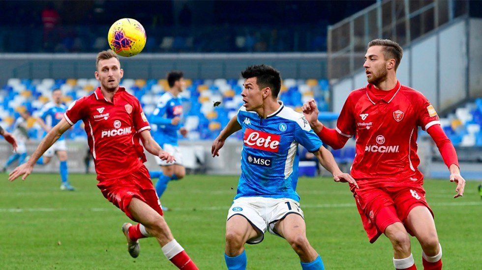 Hirving Lozano regresa a la titularidad en victoria del Napoli