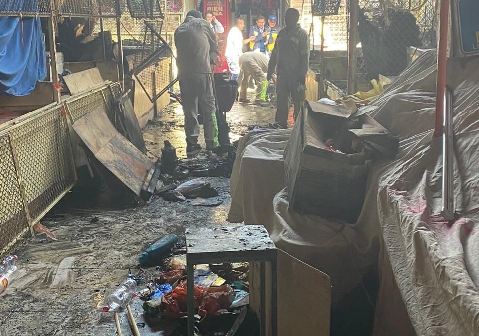 Reabre el mercado Morelos tras incendio; inician retiro de escombros