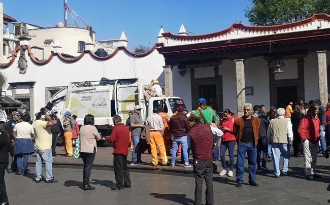 Empleados de limpia protestan en la alcaldía Coyoacán, en CDMX