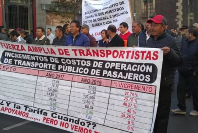 Transportistas llegan al Zócalo; exigen aumento de tarifas en CDMX