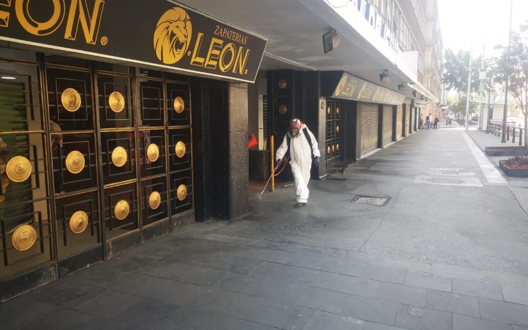 Desinfección en la calle 20 de noviembre en la CDMX