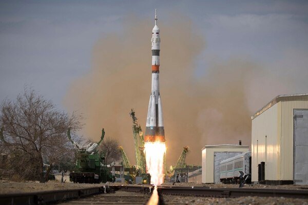 La nave tripulada Soyuz MS-16 partió hacia la Estación Espacial Internacional en plena pandemia