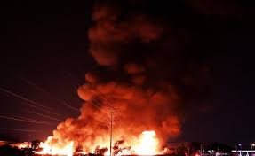 Ocho heridos deja incendio en la Central de Abasto