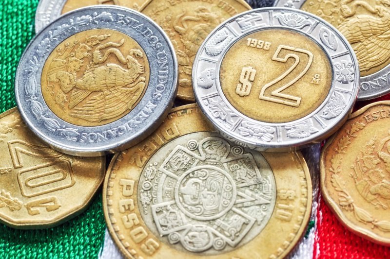 El peso mexicano va en picada mientras López Obrador rechazó estímulos a bancos y empresas