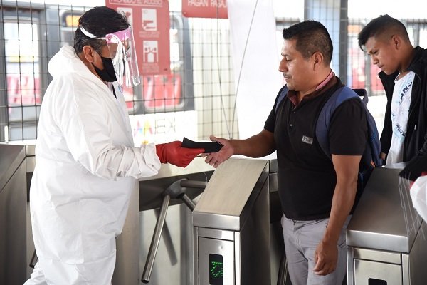 REPARTEN CUBREBOCAS EN SISTEMAS DE TRANSPORTE MASIVO MEXIBÚS Y MEXICABLE