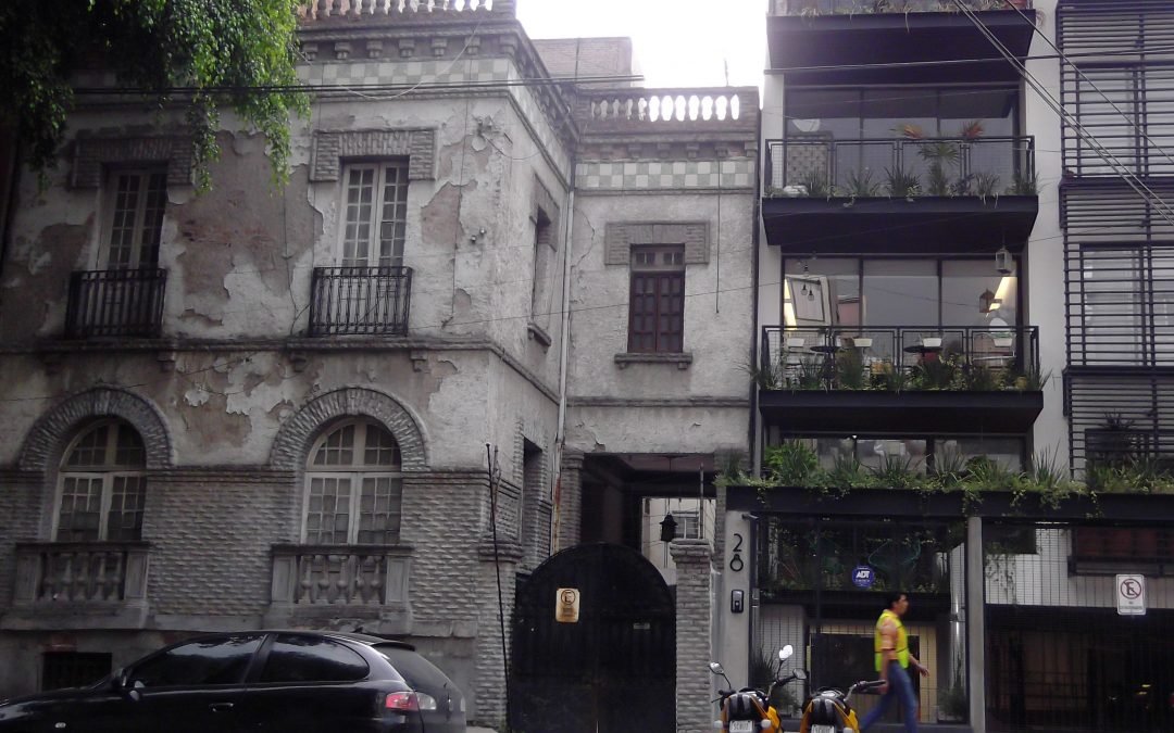 Mujer cae de azotea en la colonia Roma