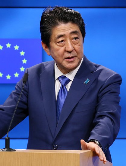 Japón levanta estado de emergencia, pero pide cautela