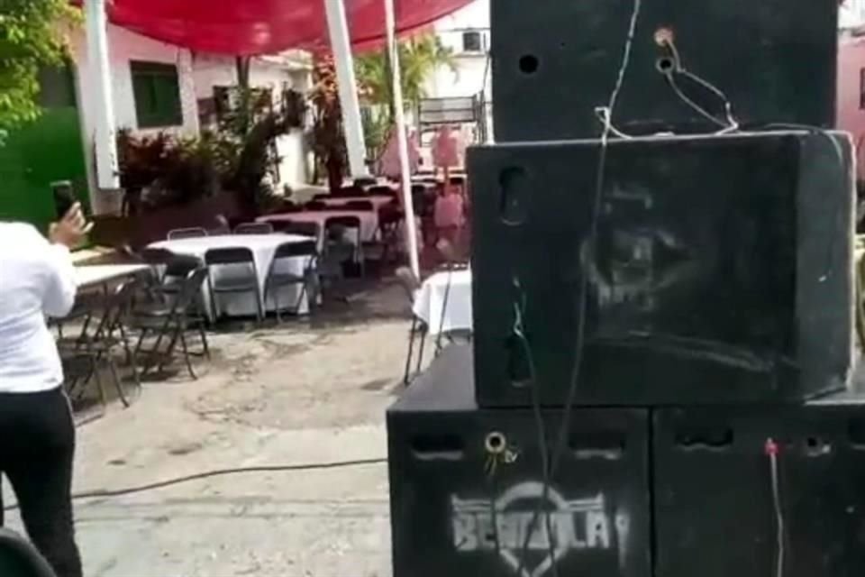 ¿Sana distancia? Hasta sonido y banquete tenían para boda pública