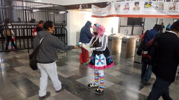 PARA SENSIBILIZAR A LOS USUARIOS SOBRE EL USO OBLIGATORIO DEL CUBREBOCAS, EL METRO PONE EN MARCHA LA CAMPAÑA «QUE NO TE CARGUE EL PAYASO»