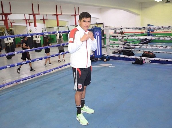 Entrena el boxeador César Donovan desde casa, apegado al trabajo de selección nacional