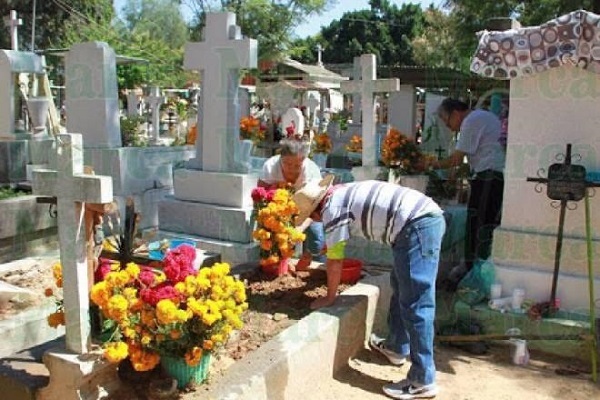 Reforzarán vigilancia en 120 panteones de CDMX por Día de Muertos