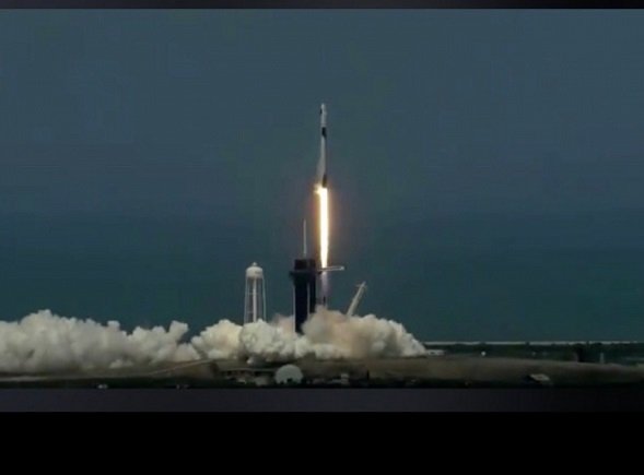 SpaceX: Una nave explota durante aterrizaje de prueba