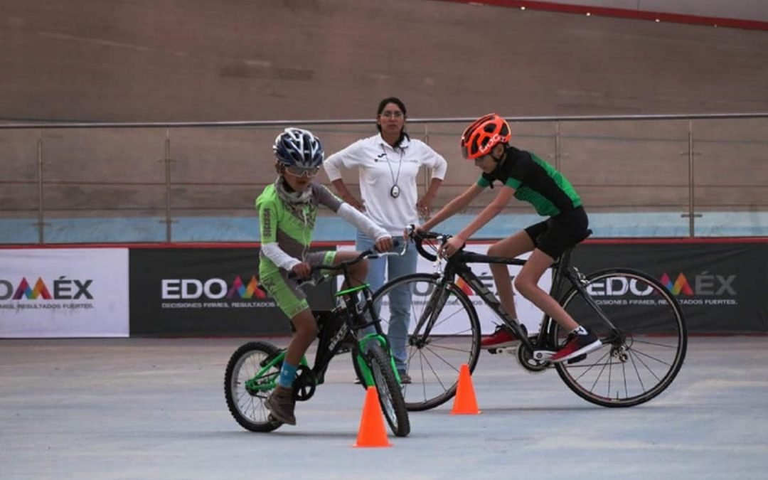 A distancia siguen pedalistas mexiquenses su entrenamiento