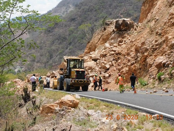 SCT repara daños en la carretera Oaxaca-Tehuantepec, afectada por el sismo