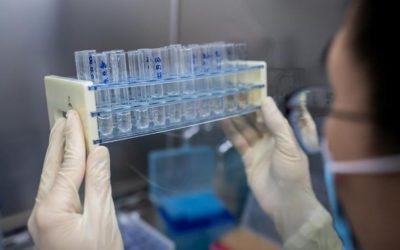 Francia e Italia se unen a Alemania y suspenden la vacuna de AstraZeneca