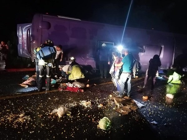 RECIBEN ATENCIÓN MÉDICA LESIONADOS POR ACCIDENTE EN LA CARRETERA MÉXICO-TOLUCA; CIFRA DE FALLECIDOS ASCIENDE A 15