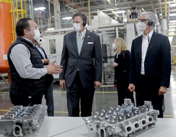 DEL MAZO Y CHRISTOPHER LANDAU RECORREN PLANTAS DE CHRYSLER Y GENERAL MOTORS EN TOLUCA