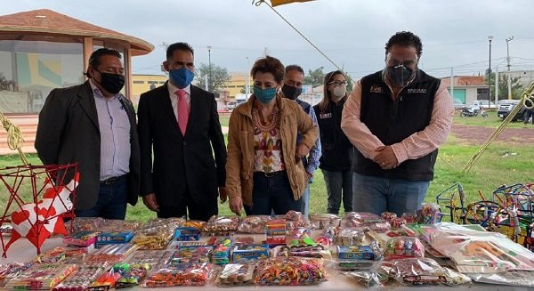 CREDENCIALIZAN A ARTESANOS DE CARTONERÍA EN EL EDOMÉX