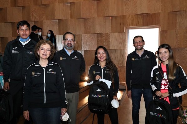 ENTREGAN ESTÍMULOS ECONÓMICOS A DEPORTISTAS DEL EDOMÉX