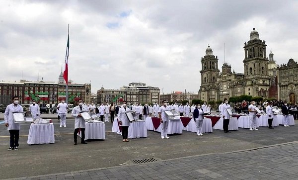 Entregan reconocimientos “Miguel Hidalgo” a personal médico por su labor para combatir COVID19