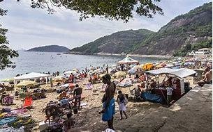 Pese a restricciones, llenan las playas de Río de Janeiro