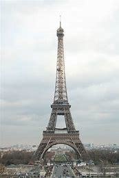 Desalojan la Torre Eiffel por falsa amenaza de bomba