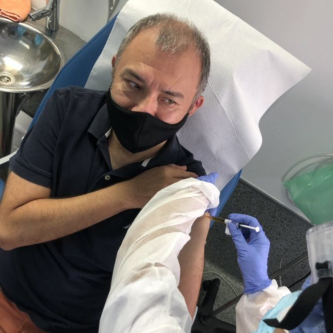 Ernesto, el primer mexicano en recibir vacuna contra covid