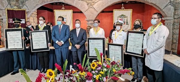 OTORGAN “PRESEA VASCO DE QUIROGA” AL SECTOR SALUD POR LA ATENCIÓN A LA PANDEMIA DE COVID19