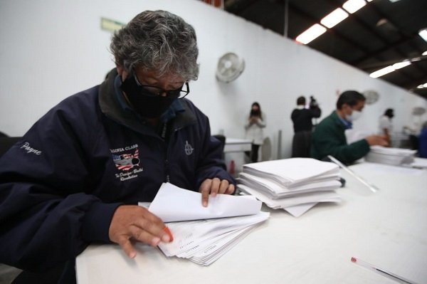 Realiza INE revisión inicial del respaldo ciudadano a las consultas populares
