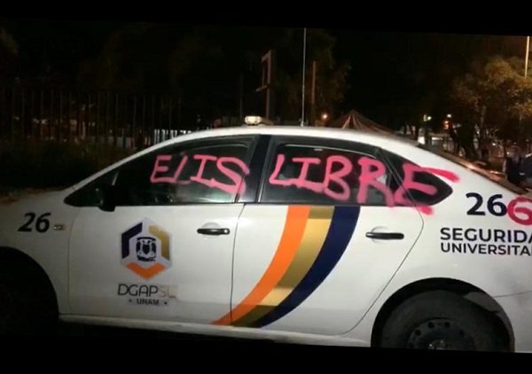 Hacen destrozos en CU