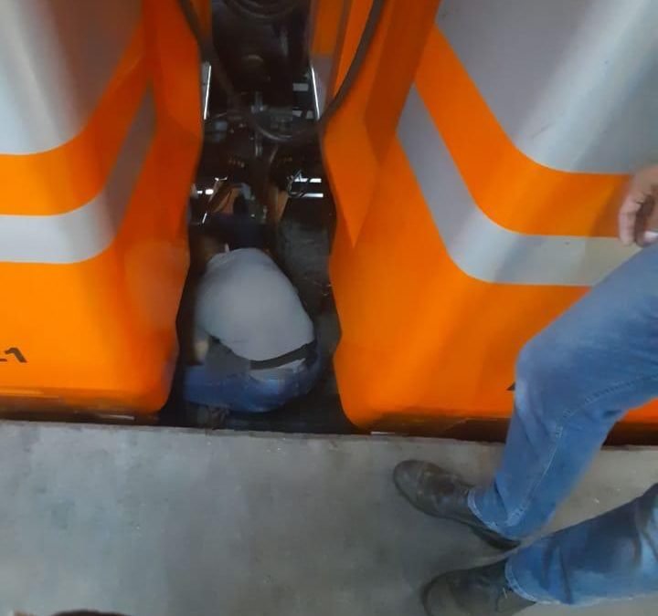 Rescatan a persona en estación Martin Carrera