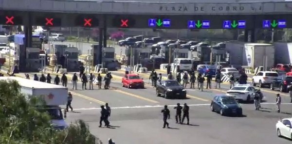 LIBERAN CASETA DE PEAJE DE TEPOTZOTLÁN, EN LA AUTOPISTA MÉXICO-QUERÉTARO