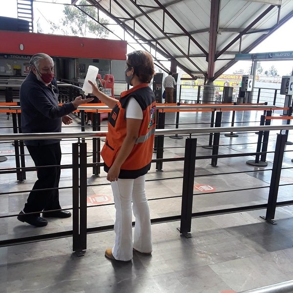 METRO “EMBARAZA” FRASCOS CON AGUA EN GEL, ASEGURAN DIPUTADOS LOCALES DEL PAN