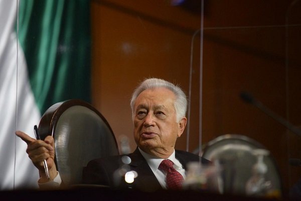 Alza en tarifas eléctricas y energías limpias, entre los cuestionamientos al director general de la CFE