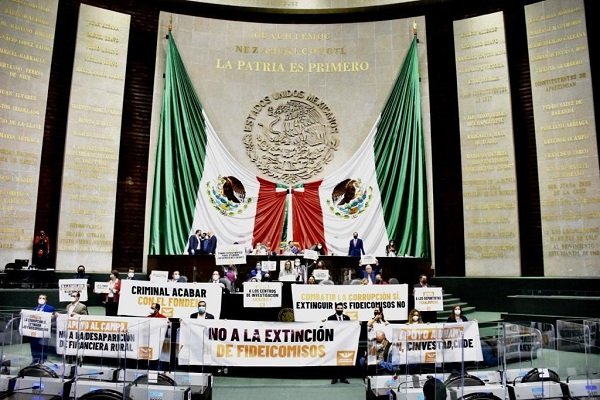Revientan la sesión; MORENA no logra quorum para eliminar 109 fideicomisos