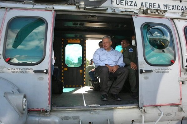 «No me voy a mojar sólo para que tomen la foto, me enfermo»: AMLO