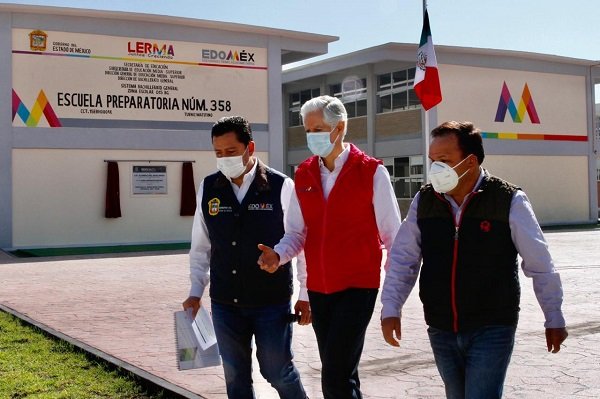 ENTREGA DEL MAZO DOS PLANTELES DE EDUCACIÓN MEDIA SUPERIOR EN LERMA Y TARJETAS DE SALARIO ROSA A AMAS DE CASA DE LA REGIÓN