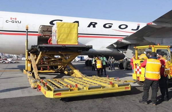 México recibe el cargamento más grande de vacunas contra COVID-19: un millón de dosis de Sinovac