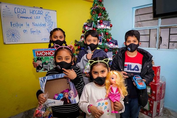 ENTREGAN AUTORIDADES MEXIQUENSES REGALOS DE NAVIDAD A MENORES EN CONDICIÓN VULNERABLE