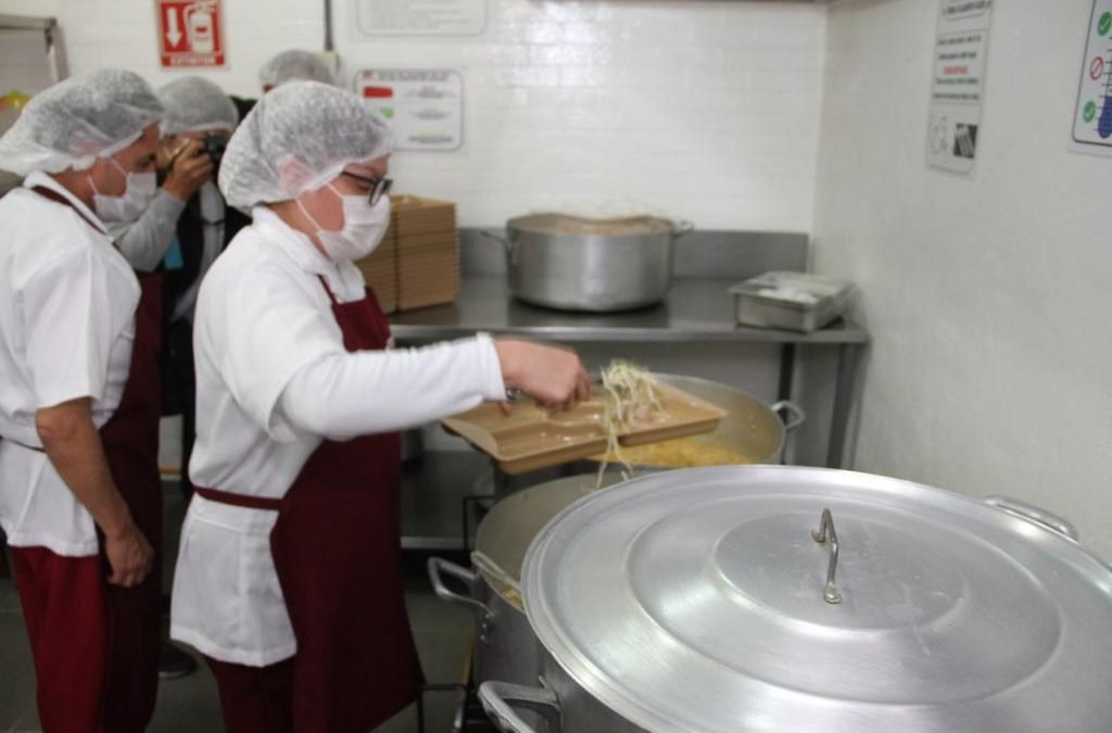 CENARÁN CERDO EN SALSA DE PIÑA ESTA NAVIDAD EN LOS CENTROS PENITENCIARIOS DE LA CIUDAD DE MÉXICO