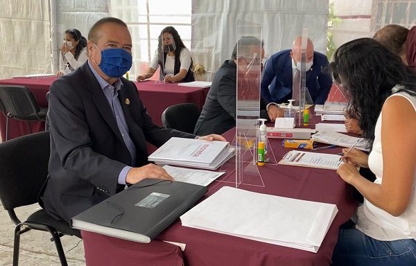 ARTURO “EL GALLO” GONZÁLEZ  SE REGISTRA PARA BUSCAR LA GUBERNATURA DE BAJA CALIFORNIA