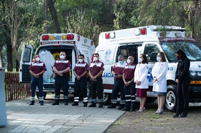 Recibe IPN equipamiento de ambulancia para atención de COVID-19